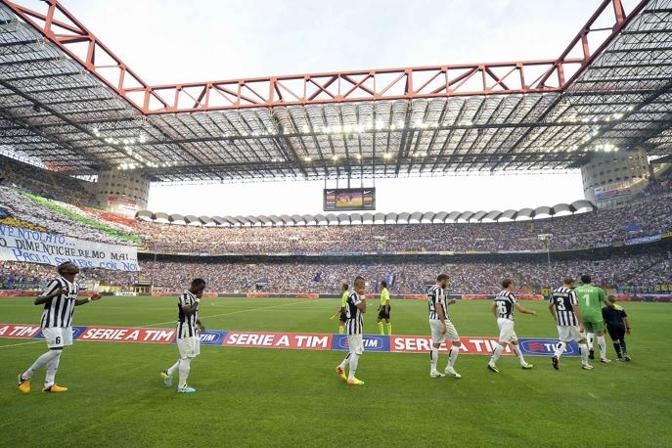 L'ingresso in campo della Juventus. Lapresse